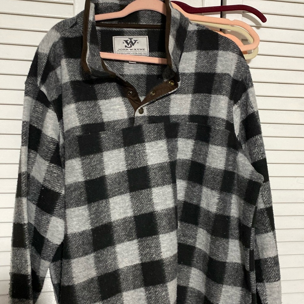 Pullover - Picture 1 of 3